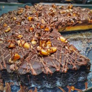Drivu Snickers Cake