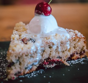 Drivu Cherry Crumble Cake