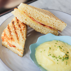 Drivu Ham & Cheese toasty