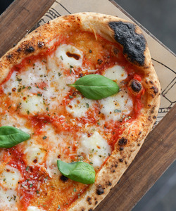 Drivu Margherita Flatbread