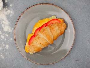 Drivu Cheese & Tomato Croissant