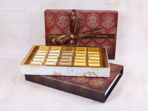 Drivu 600g Victorian Single Layer Box, Maroon Color, Mix Chocolate