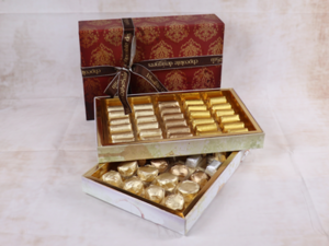 Drivu 1.1kg Victorian 2 Layer Box, Maroon Color, Mix Chocolate