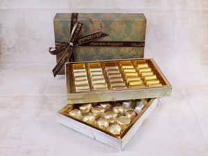 Drivu 1.1kg Victorian 2 Layer Box, Green Color, Mix Chocolate