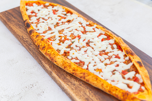 Drivu Meat Cubes with Mozarella Pide