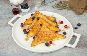Drivu French toast with berries