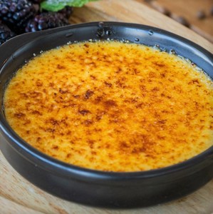 Drivu Creme Brûlée with Fresh Berries