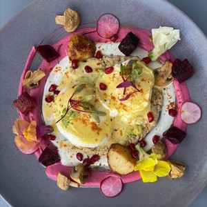 Drivu Eggs Benedict & Hummus