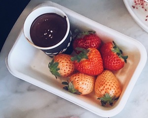 Drivu Ichigo Strawberries with 72% Tanzania dipping chocolate