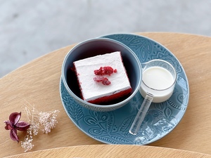 Drivu Raspberry Milk Cake