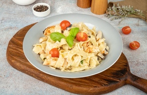 Drivu Fettuccine pasta with chicken 