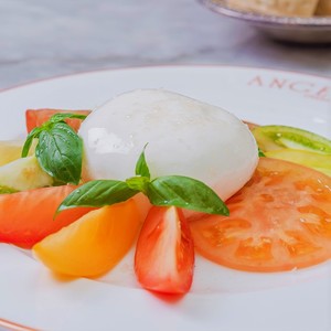 Drivu Burrata & Heirloom Tomato