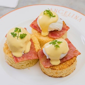 Drivu Eggs Benedict