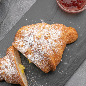 Drivu Almond Croissant