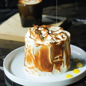 Drivu Vanilla Meringue Cake