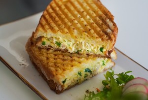 Drivu Chicken curried sandwich