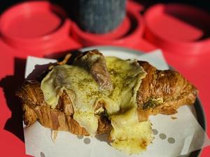 Drivu Cheese Zaatar Croissant