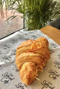 Drivu cheese croissant
