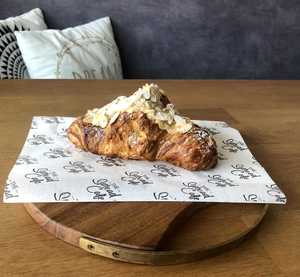 Drivu Almond Croissant