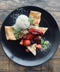 Drivu Berry Compote Crepe