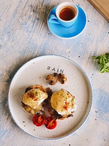 Drivu Eggs Benedict