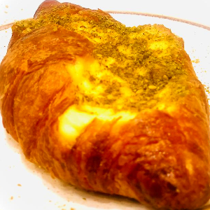 Drivu Cheese & Zaatar Croissant