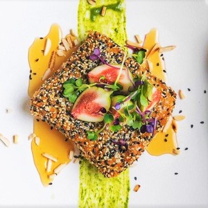 Drivu Honey Glazed Fried Feta With Figs