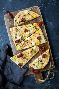 Drivu Provolone & Courgette Pizzetta
